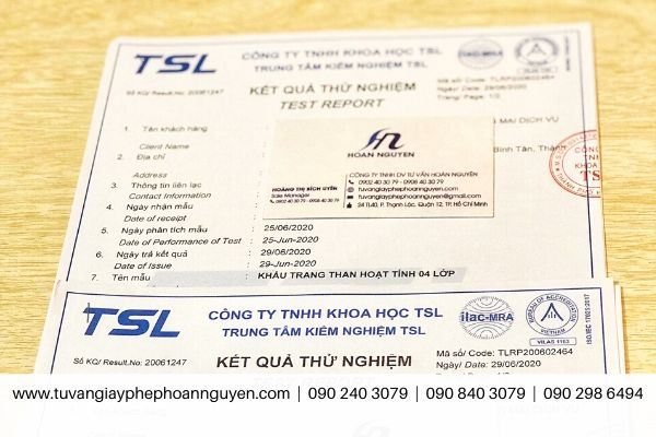 Thử nghiệm khẩu trang than hoạt tính theo quy chuẩn (Ảnh HOÀN NGUYÊN)